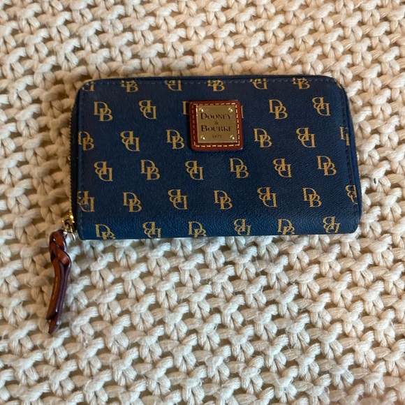 Dooney & Bourke monogram wallet - Picture 1 of 7